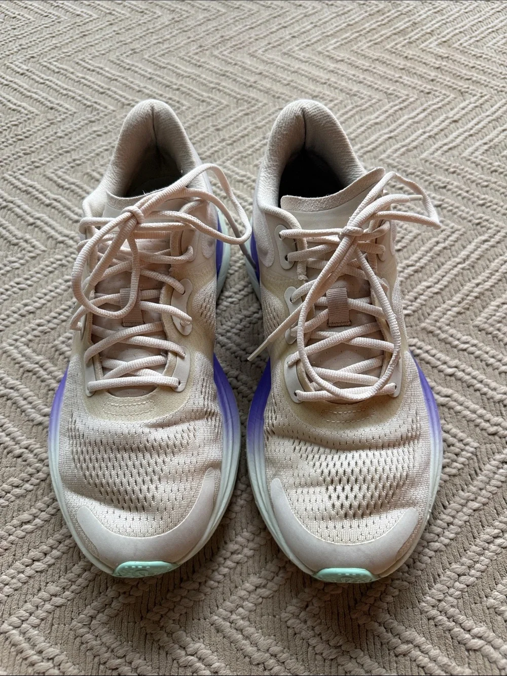 Lululemon women’s shoes Bliss feel run size 8.5